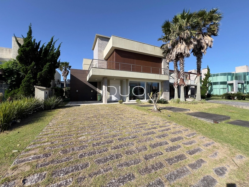 CASA NO CONDOMÍNIO VENTURA CLUB EM XANGRI-LÁ: 2ª foto da galeria de imagens do imóvel