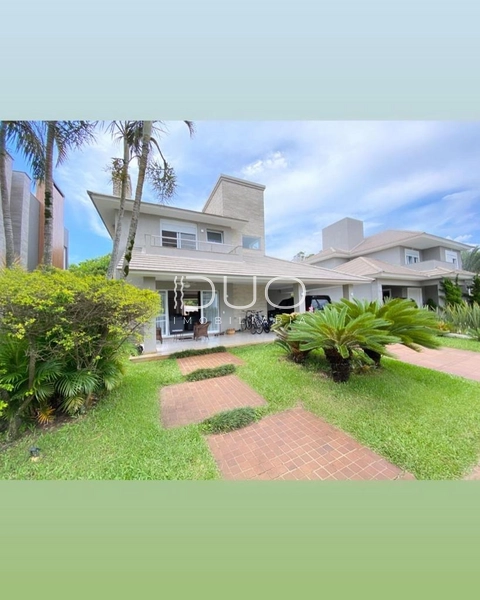 SOBRADO NO CONDOMÍNIO PORTO CORONADO EM XANGRI-LÁ