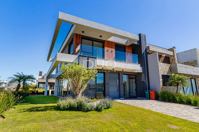 SOBRADO NO CONDOMÍNIO BLUE EM XANGRI-LÁ