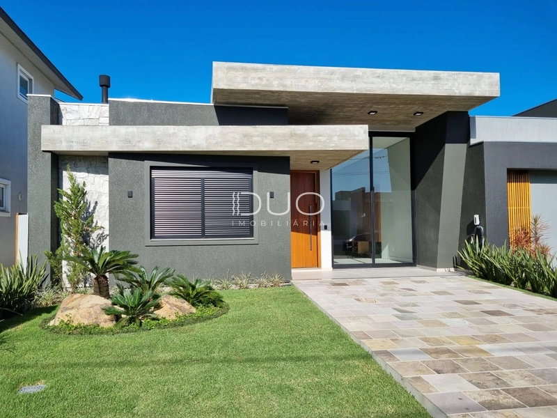 CASA NO CONDOMÍNIO BLUE EM XANGRI-LÁ