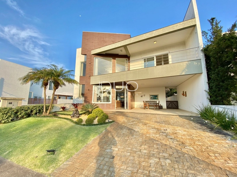 SOBRADO NO CONDOMÍNIO CONDADO DE CAPÃO