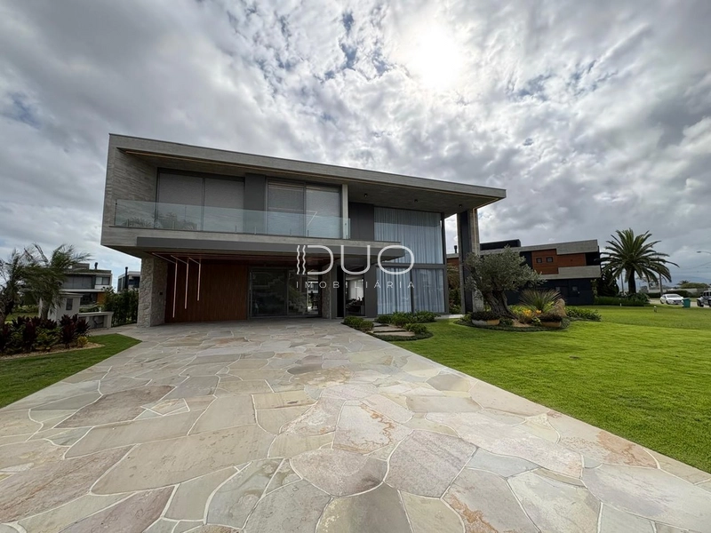 SOBRADO NO CONDOMÍNIO SENSE EM XANGRI-LÁ: 2ª foto da galeria de imagens do imóvel