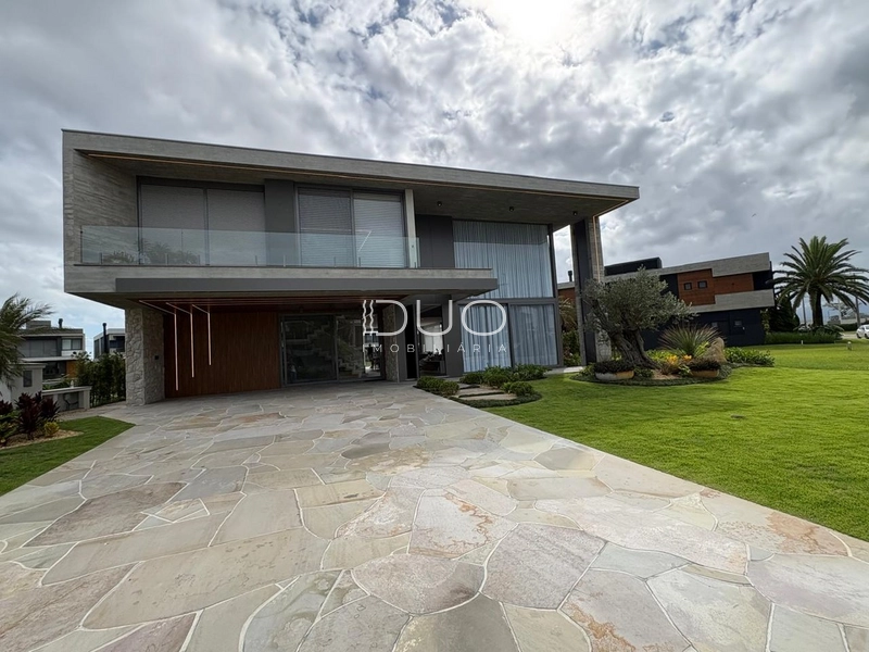 SOBRADO NO CONDOMÍNIO SENSE EM XANGRI-LÁ: 3ª foto da galeria de imagens do imóvel