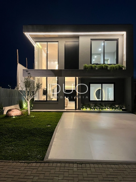 SOBRADO NO CONDOMÍNIO ZEN EM XANGRI-LÁ