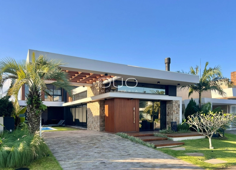 SOBRADO NO CONDOMÍNIO VILLAGIO DE ATLÂNTIDA  EM XANGRI-LÁ