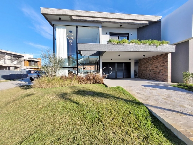 SOBRADO NO CONDOMÍNIO SUNSET EM XANGRI-LÁ