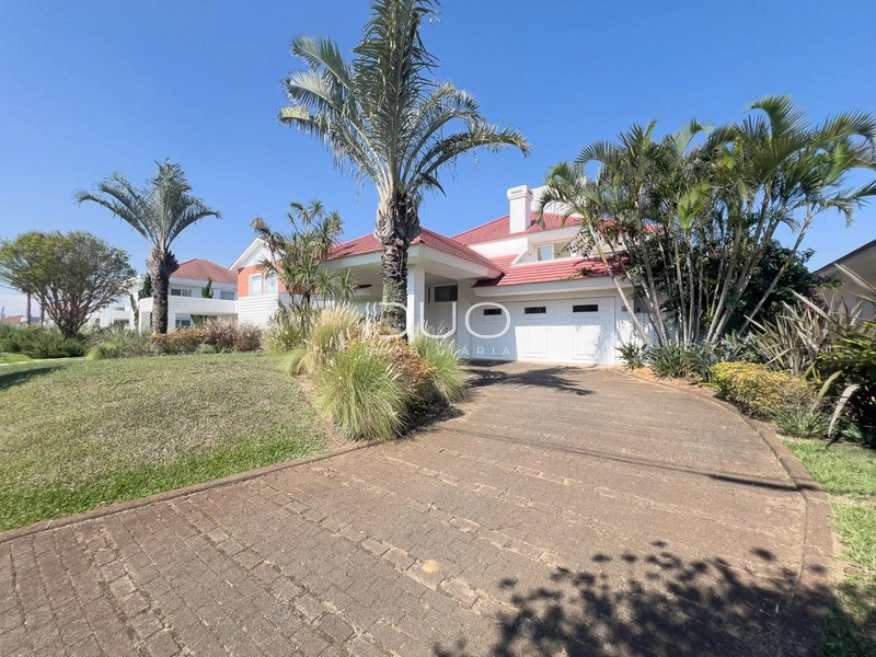 SOBRADO NO CONDOMÍNIO GREEN VILLAGE EM XANGRI-LÁ