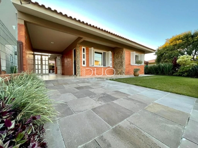 CASA EM XANGRI-LÁ: 2ª foto da galeria de imagens do imóvel