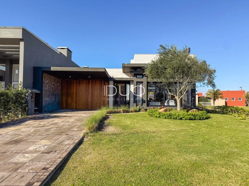 CASA NO CONDOMÍNIO RIVIERA EM XANGRI-LÁ