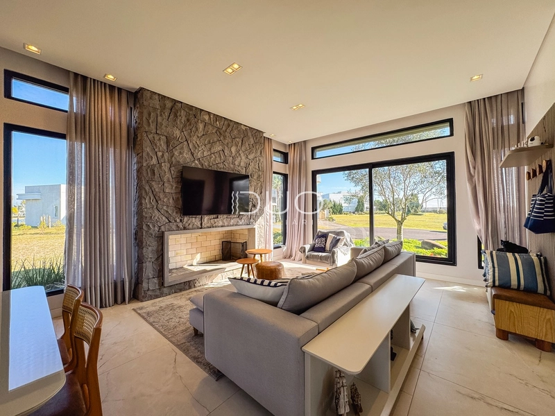 CASA NO CONDOMÍNIO RIVIERA EM XANGRI-LÁ: 5ª foto da galeria de imagens do imóvel