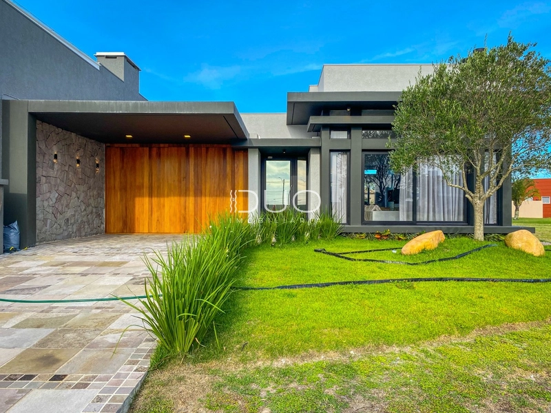 CASA NO CONDOMÍNIO RIVIERA EM XANGRI-LÁ: 3ª foto da galeria de imagens do imóvel