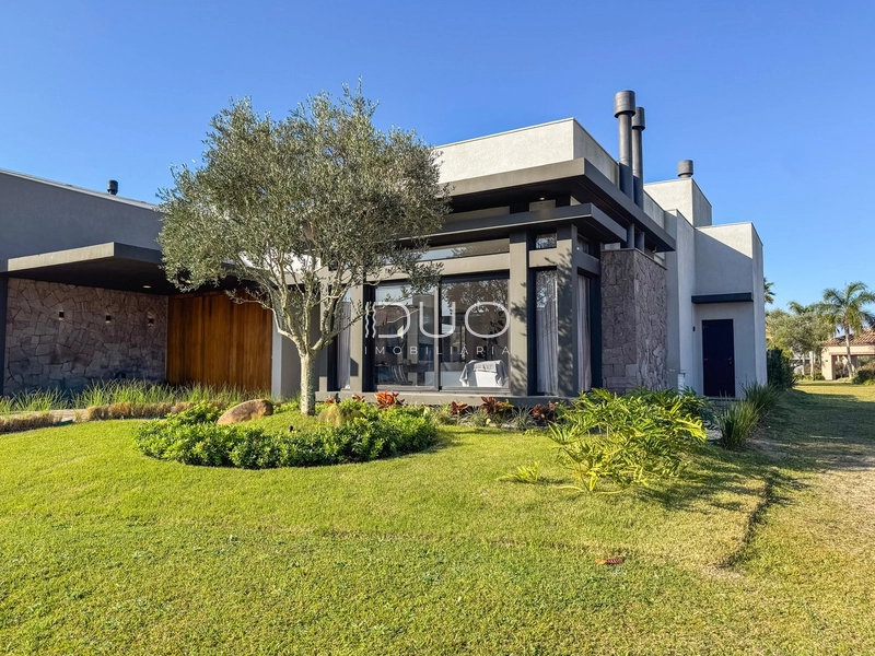 CASA NO CONDOMÍNIO RIVIERA EM XANGRI-LÁ: 3ª foto da galeria de imagens do imóvel