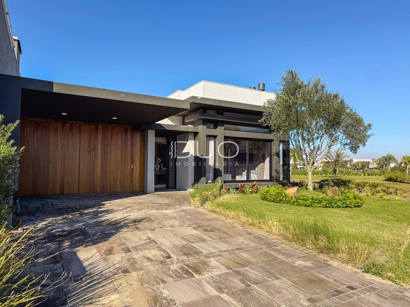 CASA NO CONDOMÍNIO RIVIERA EM XANGRI-LÁ: 2ª foto da galeria de imagens do imóvel