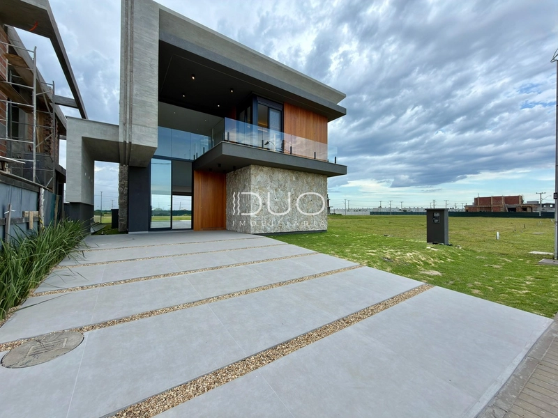 SOBRADO NO CONDOMÍNIO ZEN EM XANGRI-LÁ: 2ª foto da galeria de imagens do imóvel