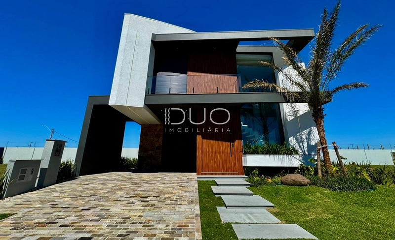 SOBRADO NO CONDOMÍNIO AMARE EM XANGRI-LÁ