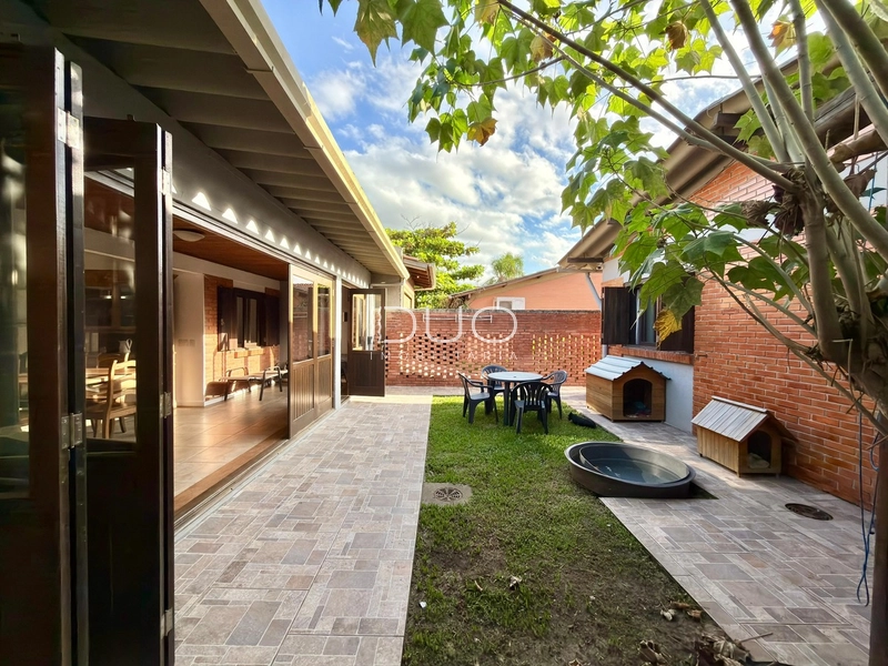 CASA EM XANGRI-LÁ: 3ª foto da galeria de imagens do imóvel