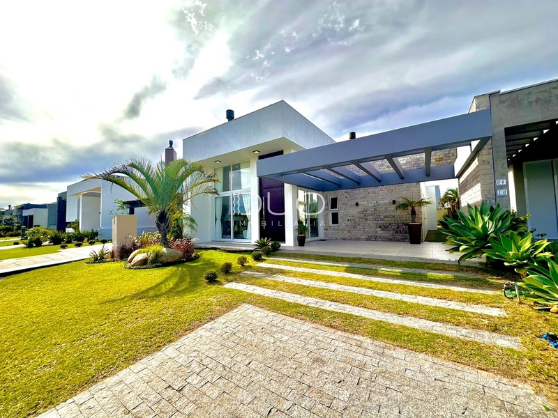 CASA NO CONDOMÍNIO RIVIERA EM XANGRI-LÁ: 2ª foto da galeria de imagens do imóvel