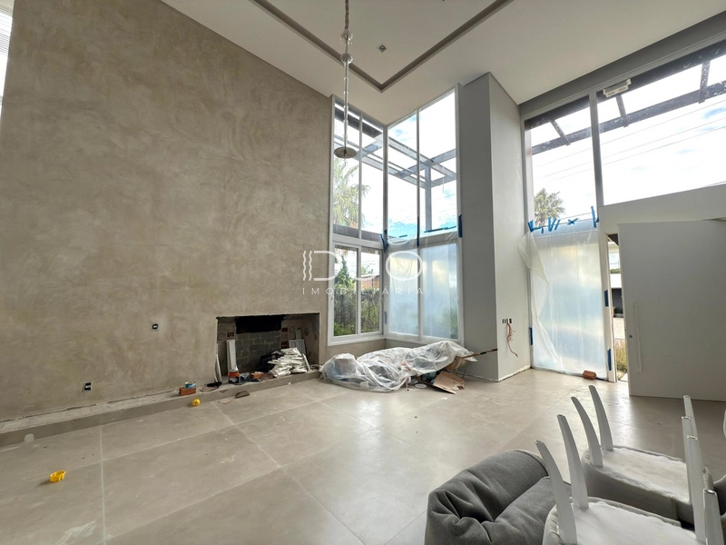 SOBRADO NO CONDOMÍNIO BOSQUES DE ATLÂNTIDA EM XANGRI-LÁ: 4ª foto da galeria de imagens do imóvel