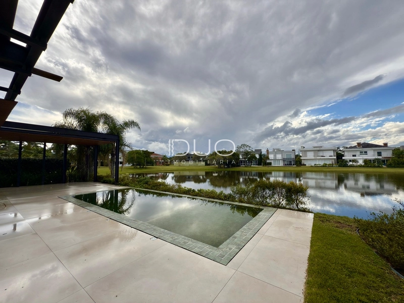 SOBRADO NO CONDOMÍNIO BOSQUES DE ATLÂNTIDA EM XANGRI-LÁ: 10ª foto da galeria de imagens do imóvel