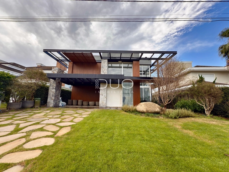 SOBRADO NO CONDOMÍNIO BOSQUES DE ATLÂNTIDA EM XANGRI-LÁ