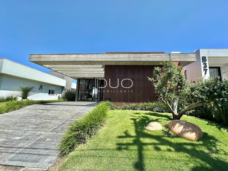 CASA NO CONDOMÍNIO CAPÃO ILHAS EM CAPÃO DA CANOA: 1ª foto da galeria de imagens do imóvel