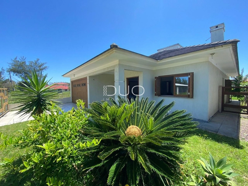 CASA TÉRREA A UMA QUADRA DO MAR