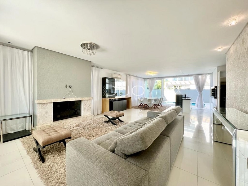 SOBRADO NO CONDOMÍNIO CONDADO DE CAPÃO