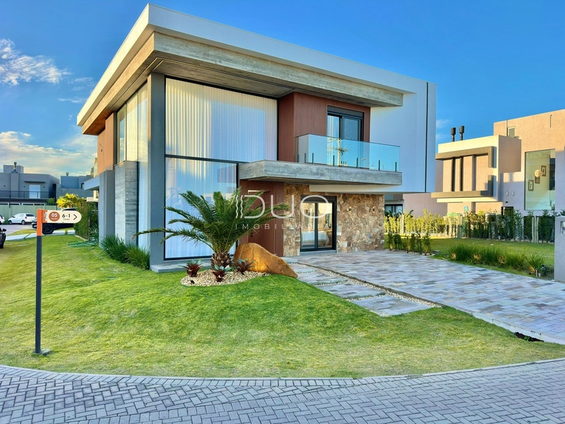 SOBRADO NO CONDOMÍNIO SUNSET EM XANGRI-LÁ