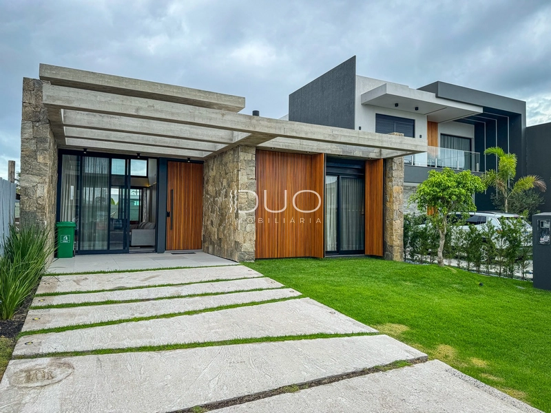 CASA NO CONDOMÍNIO SUNSET EM XANGRI-LÁ