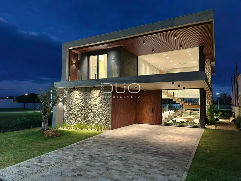 SOBRADO NO CONDOMÍNIO AMARE EM XANGRI-LÁ