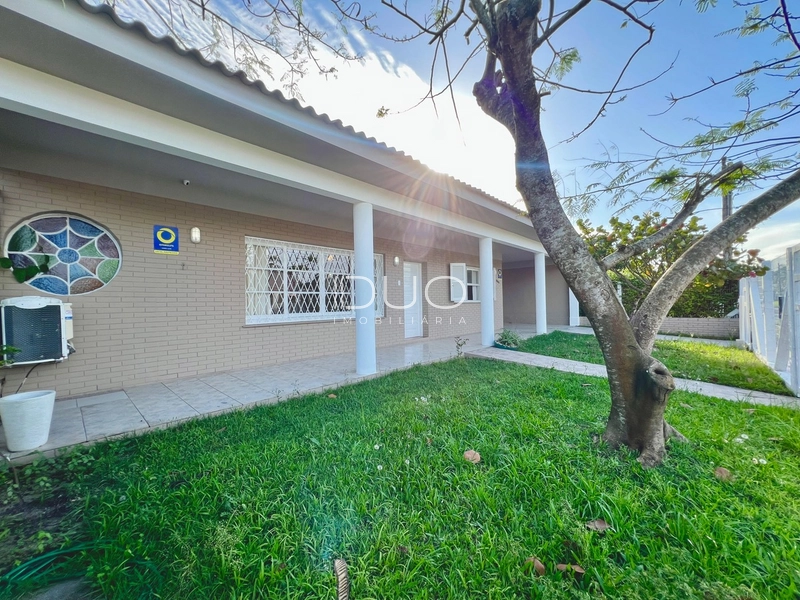CASA EM XANGRI-LÁ: 2ª foto da galeria de imagens do imóvel