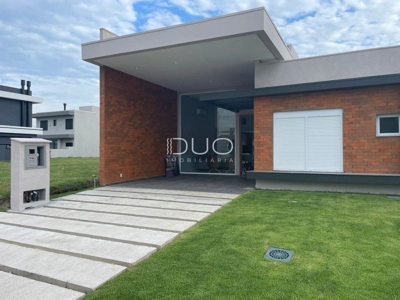 CASA NO CONDOMÍNIO SUNSET EM XANGRI-LÁ