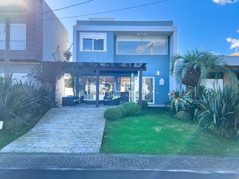 SOBRADO NO CONDOMÍNIO LAS PALMAS EM XANGRI-LÁ