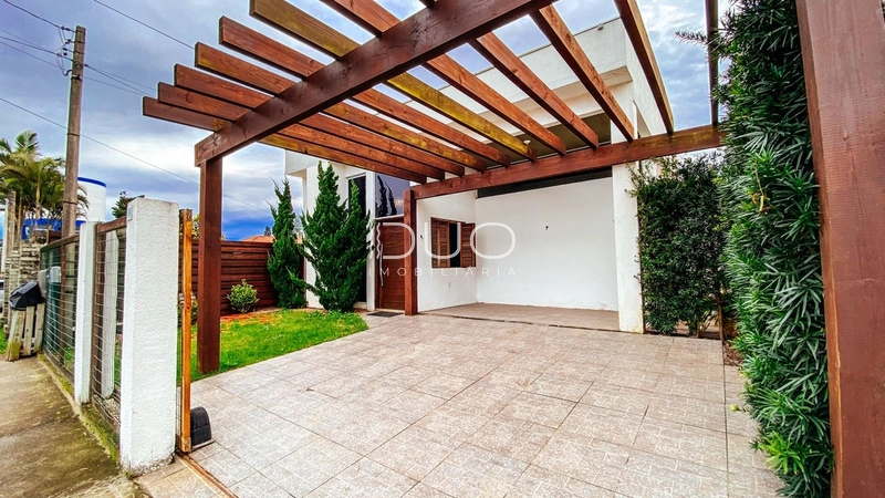 CASA EM XANGRI-LÁ: 2ª foto da galeria de imagens do imóvel