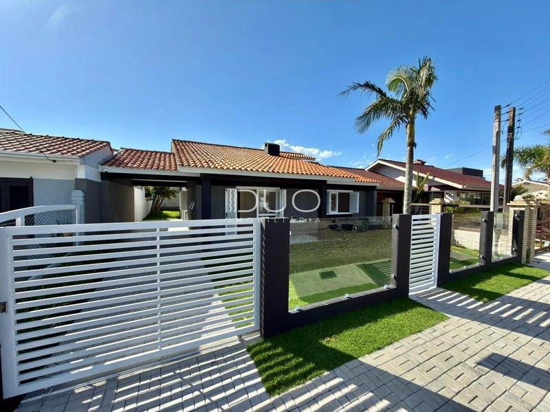 CASA EM XANGRI-LÁ: 2ª foto da galeria de imagens do imóvel