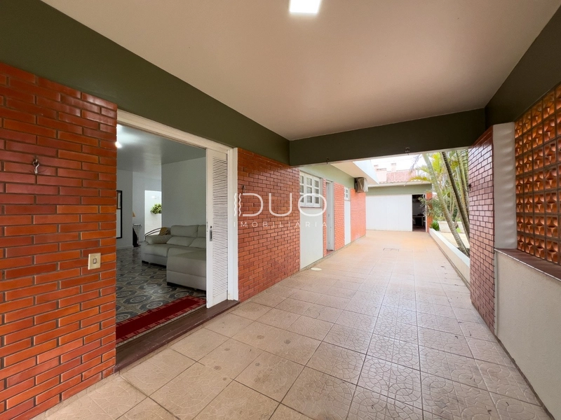 CASA EM XANGRI-LÁ: 3ª foto da galeria de imagens do imóvel