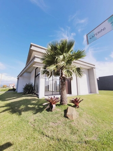 CASA NO BAIRRO PLANEJADO SANTORINI EM XANGRI-LÁ: 3ª foto da galeria de imagens do imóvel