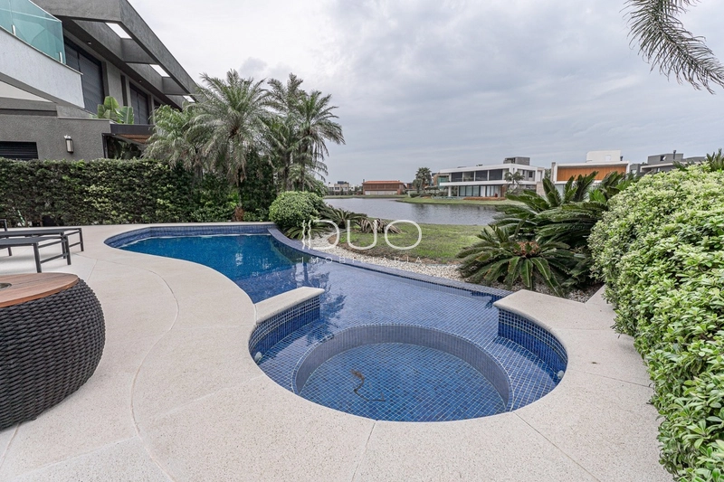 SOBRADO NO CONDOMÍNIO ENSEADA LAGOS EM XANGRI-LÁ: 23ª foto da galeria de imagens do imóvel