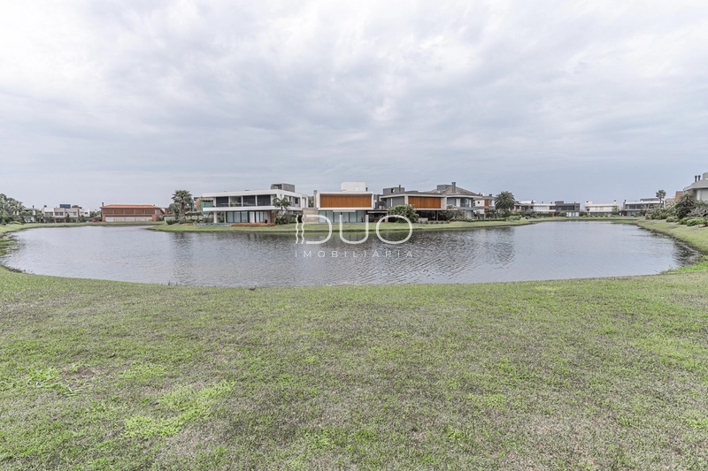 SOBRADO NO CONDOMÍNIO ENSEADA LAGOS EM XANGRI-LÁ: 30ª foto da galeria de imagens do imóvel