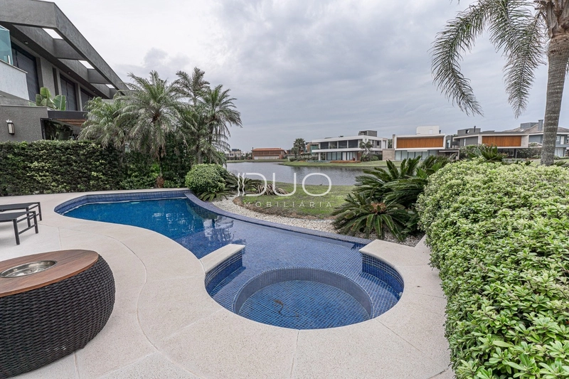 SOBRADO NO CONDOMÍNIO ENSEADA LAGOS EM XANGRI-LÁ: 21ª foto da galeria de imagens do imóvel