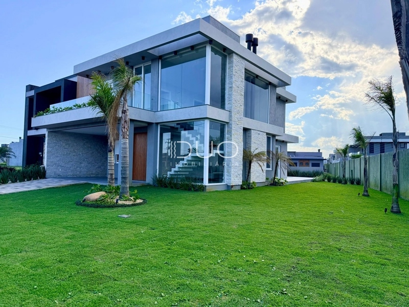 SOBRADO NO CONDOMÍNIO SUNSET EM XANGRI-LÁ