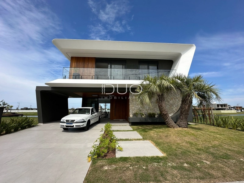 SOBRADO NO CONDOMÍNIO AMARE EM XANGRI-LÁ