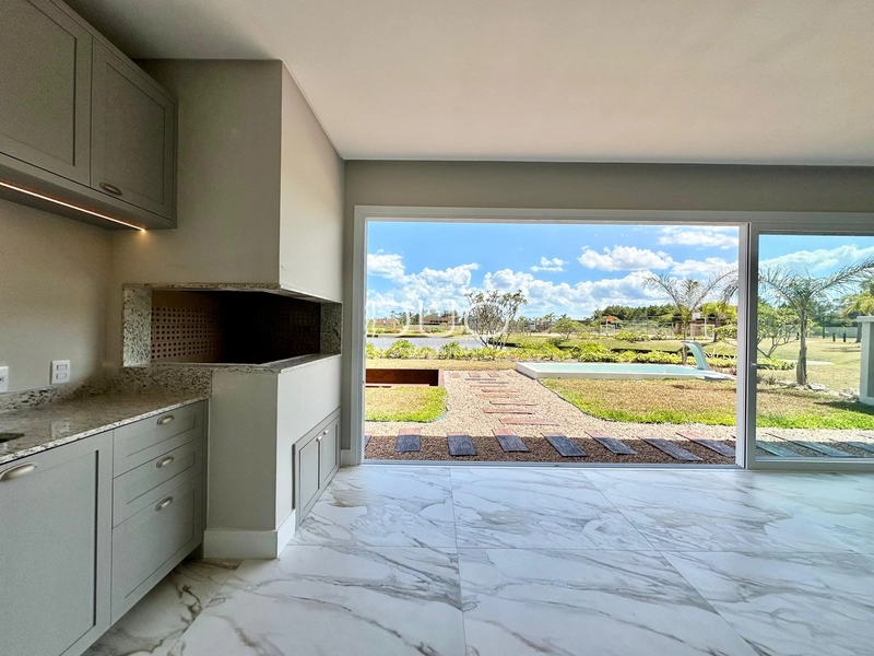 SOBRADO NEOCLÁSSICO A BEIRA LAGO COM VISTA INCRÍVEL E JUNTO: 8ª foto da galeria de imagens do imóvel