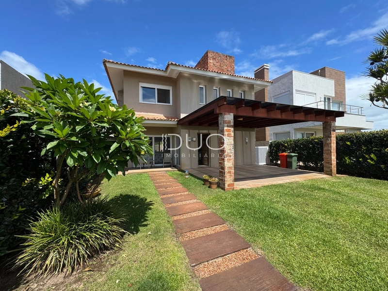 SOBRADO NO CONDOMÍNIO ATLÂNTIDA VILLAS CLUB EM XANGRI-LÁ