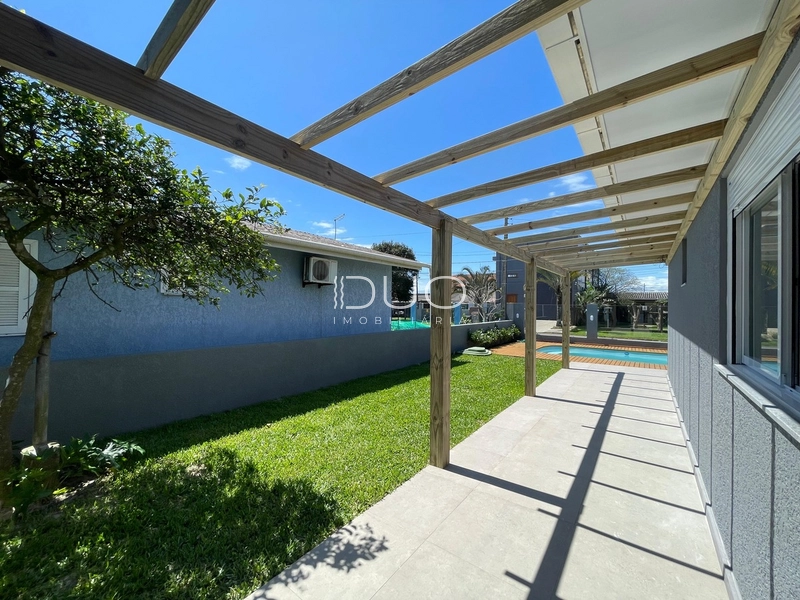 CASA EM XANGRI-LÁ: 8ª foto da galeria de imagens do imóvel
