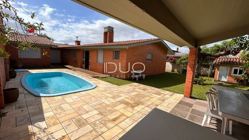 CASA EM ATLÂNTIDA DIVISA COM CAPÃO DA CANOA