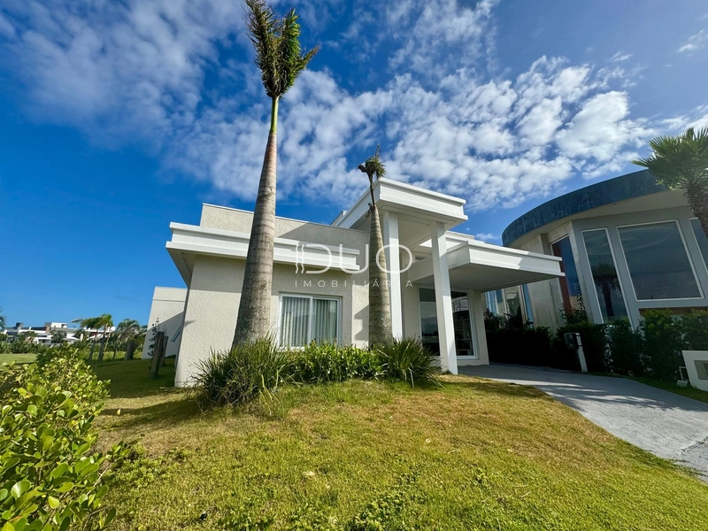 CASA NO CONDOMÍNIO RIVIERA EM XANGRI-LÁ: 2ª foto da galeria de imagens do imóvel