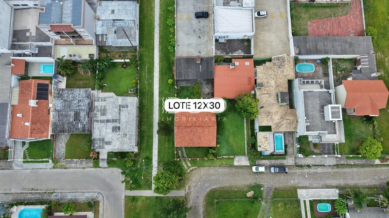 CASA DE ESQUINA COM ÁREA VERDE: 7ª foto da galeria de imagens do imóvel