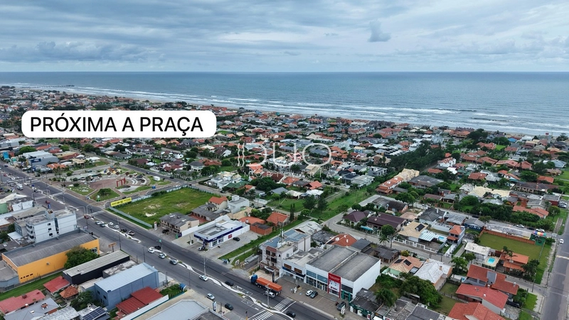 CASA DE ESQUINA COM ÁREA VERDE: 5ª foto da galeria de imagens do imóvel