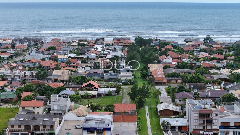 CASA DE ESQUINA COM ÁREA VERDE: 9ª foto da galeria de imagens do imóvel